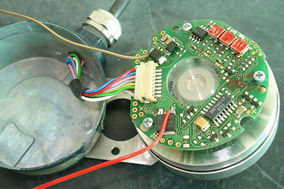 如何消除绝对值编码器电压变化？ - 德国Hengstler(亨士乐)授权代理