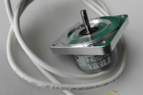 SSI编码器优势凸显：高精度、高速与强抗干扰 - 德国Hengstler(亨士乐)授权代理