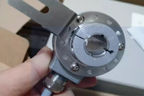 模拟量编码器与数字量编码器的核心区别解析 - 德国Hengstler(亨士乐)授权代理