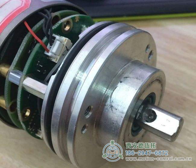 编码器轴锁死并伴随有出现红色粉末出现的故障分析