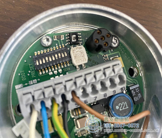 现场使用时，光电编码器的具体接线要求有哪些？