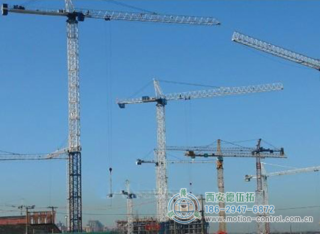 图2：配有多台起重机的大型施工现场。碰撞保护系统有助于防止事故发生。