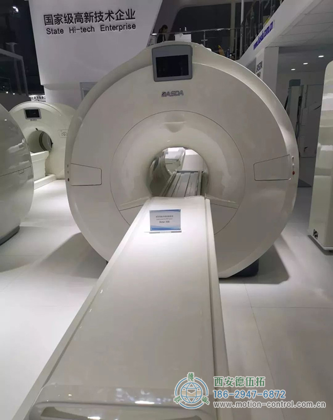 展会上，国内多家3T制造商展示了超导磁共振医学成像设备，这代表了中国最先进的水平。