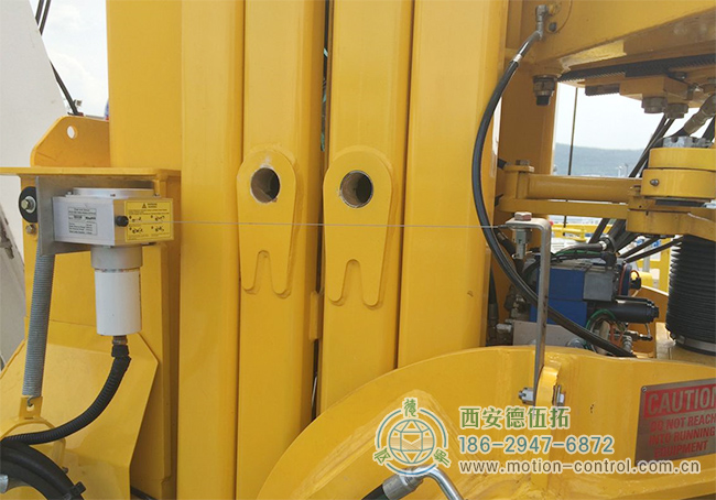 如何进行拉线位移传感器的防护？