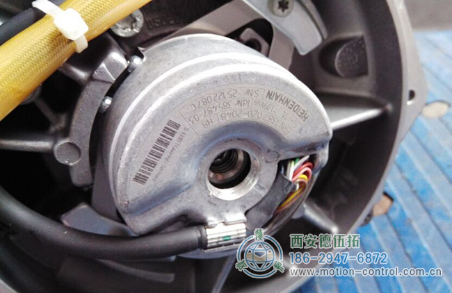 图为在实际使用中的海德汉编码器