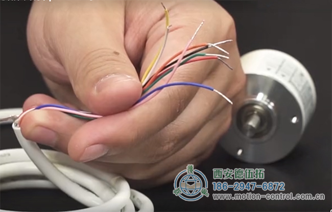 图为亨士乐RI40-EO系列编码器的接线与构造