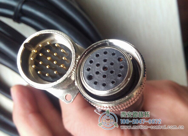 图为12芯编码器插头照片 图为12芯编码器插头照片