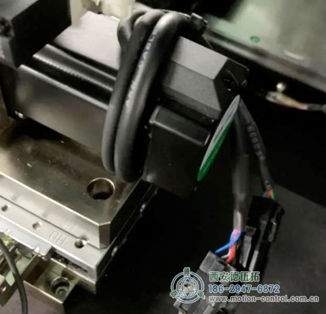 编码器扎线避免编码器线与动力线、电源线等强电线路靠近或交叉，以减少电磁干扰