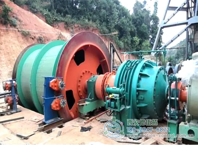 图为矿用绞车在编码器的反馈下工作照片