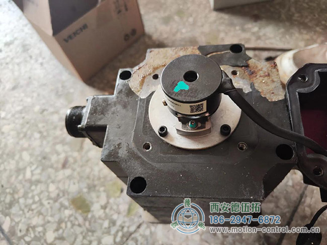 图为自带编码器的伺服电机照片