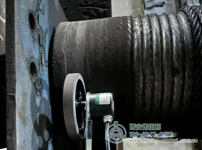 图为编码器在卷扬机系统中的安装应用照片