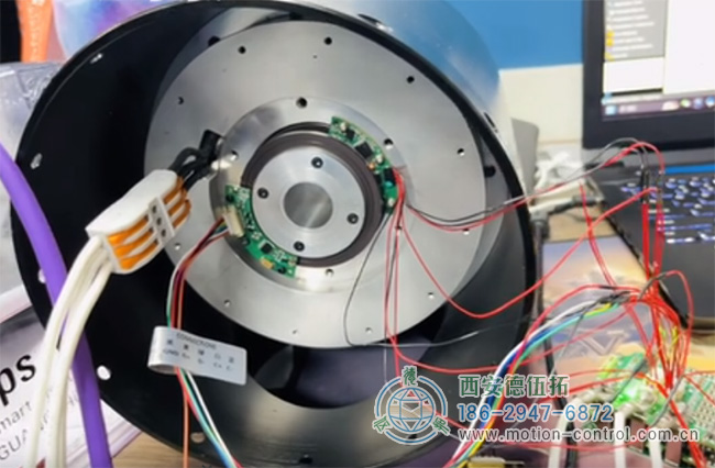 图为机器人关节处编码器数据测试照片 图为机器人关节处编码器数据测试照片